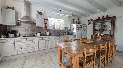 Propriété - 374 m² - 24 pièces