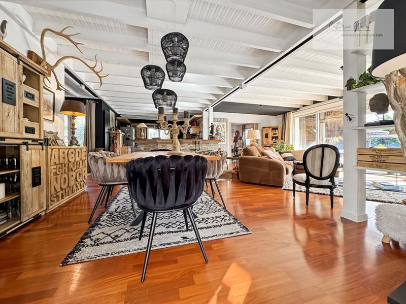 Maison - 217 m² - 7 pièces