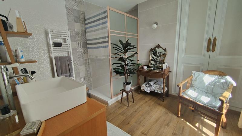 Maison - 360 m² - 15 pièces