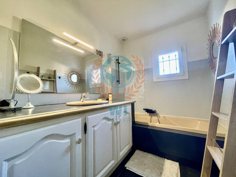 Maison - 170 m² - 8 pièces