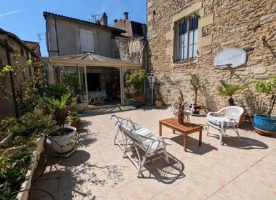 Maison - 212 m² - 7 pièces