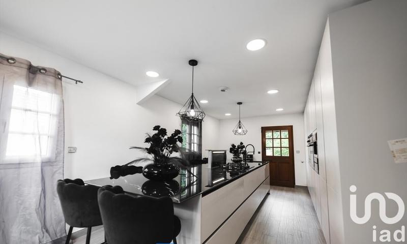 Maison - 298 m² - 10 pièces