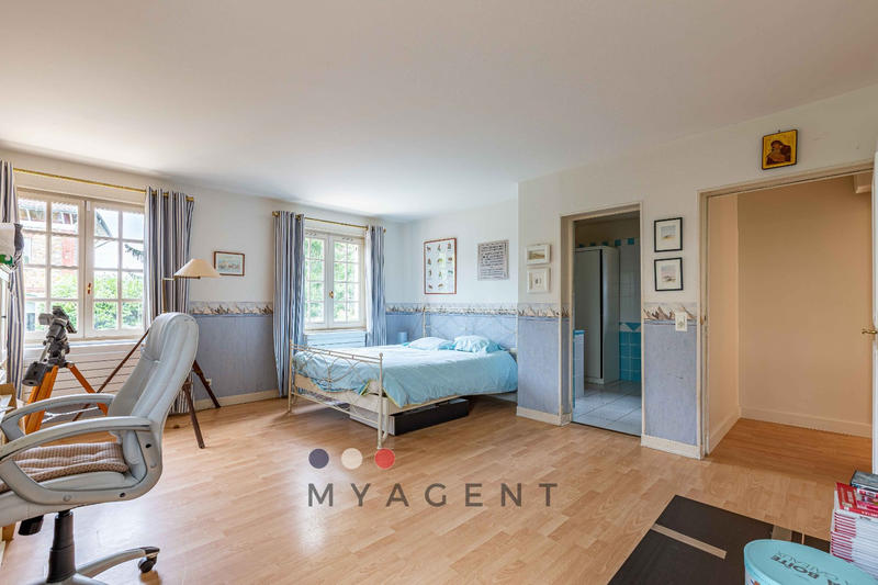 Maison - 300 m² - 15 pièces