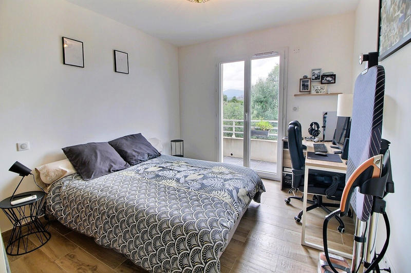 Appartement - 93 m² - 4 pièces