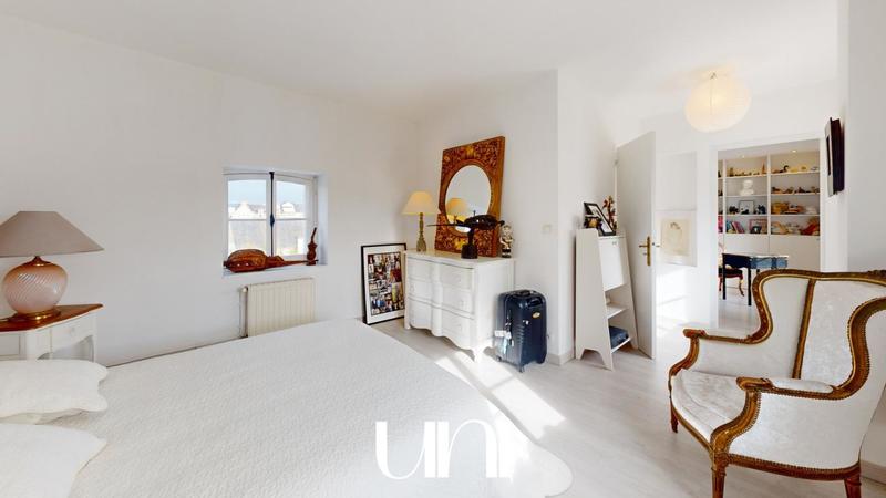 Maison - 200 m² - 8 pièces