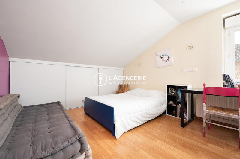 Maison - 220 m² - 7 pièces