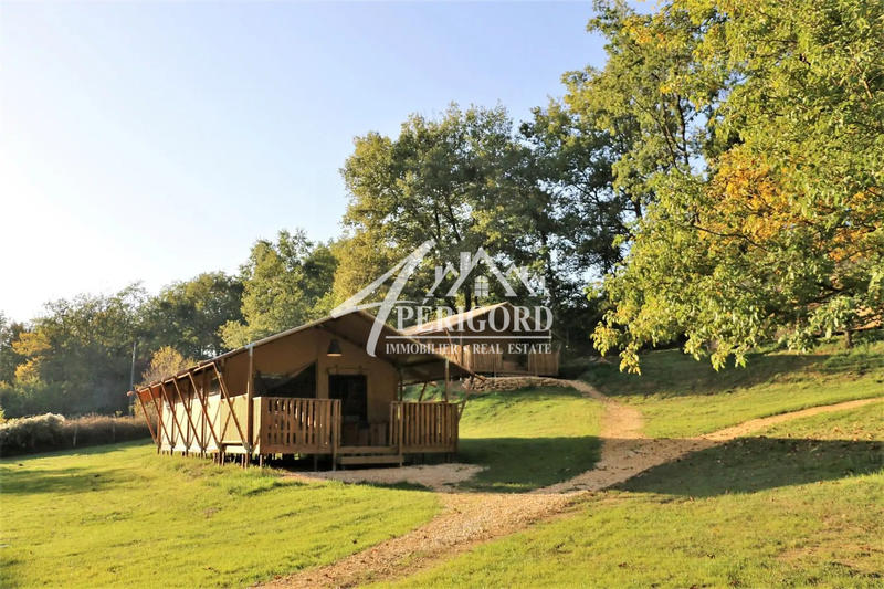 Maison - 555 m² - 16 pièces