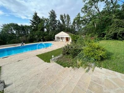 Maison - 354 m² - 6 pièces