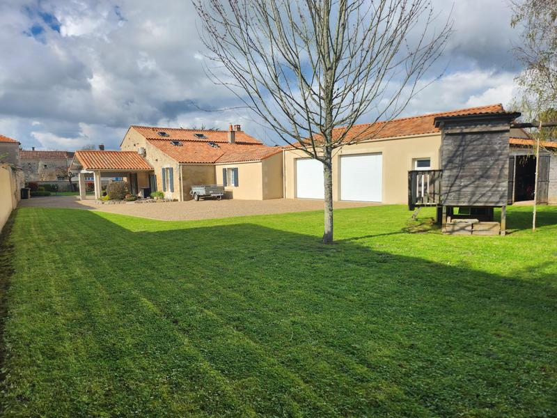 Maison - 158 m² - 8 pièces