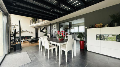 Pavillon - 215 m² - 7 pièces