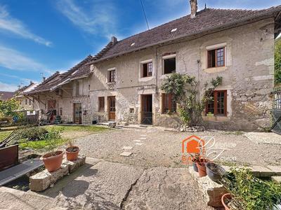 Maison - 288 m² - 8 pièces