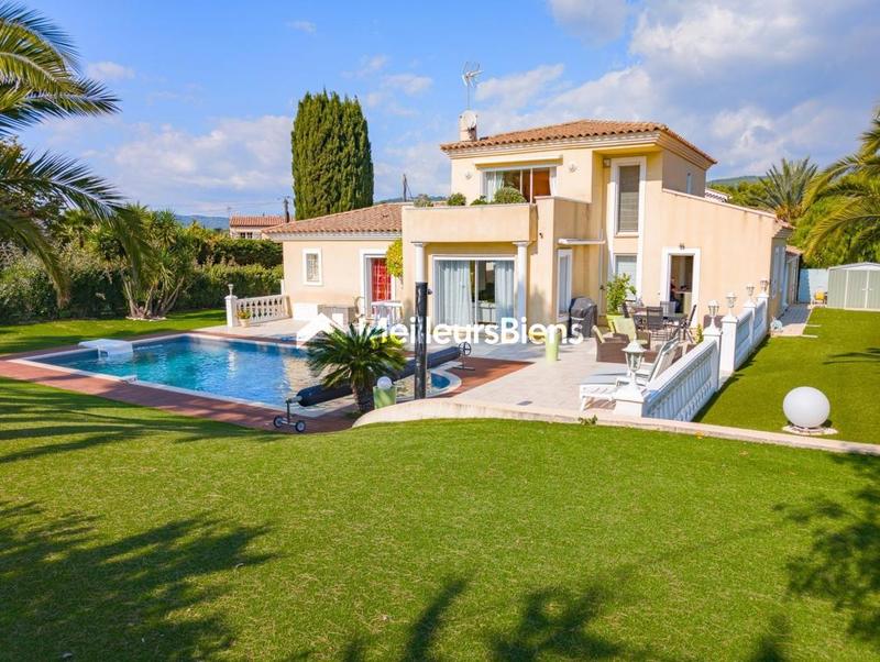 Villa - 176 m² - 6 pièces