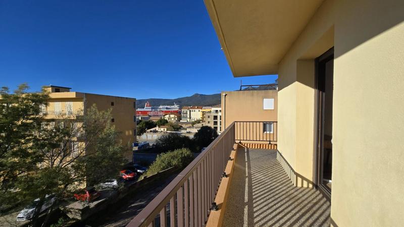 Appartement - 105 m² - 4 pièces