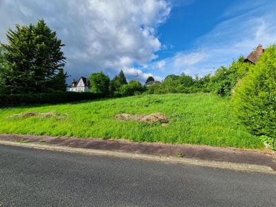 Terrain constructible - 1 045 m²