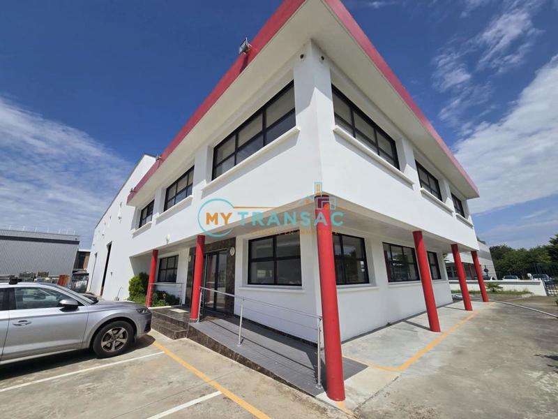 Local d'activités - 965 m²