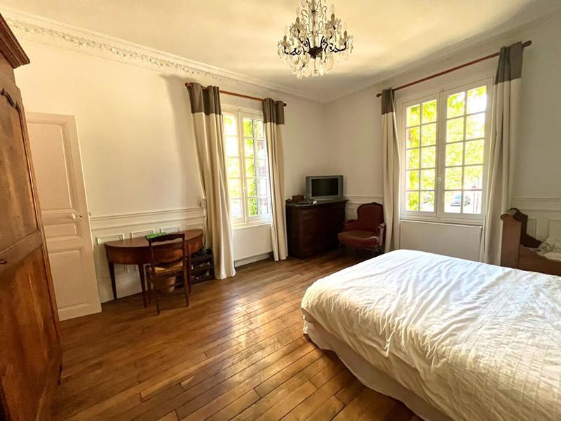 Propriété - 288 m² - 10 pièces