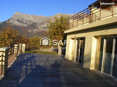 Local commercial - 180 m² - 3 pièces