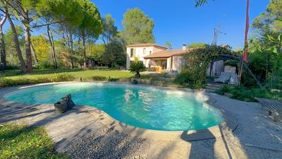 Maison - 195 m² - 8 pièces