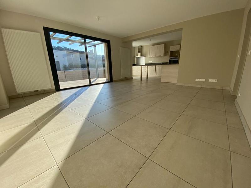 Appartement - 99 m² - 4 pièces