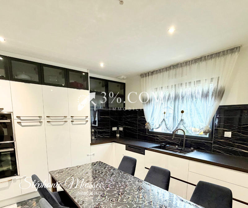 Maison - 180 m² - 7 pièces