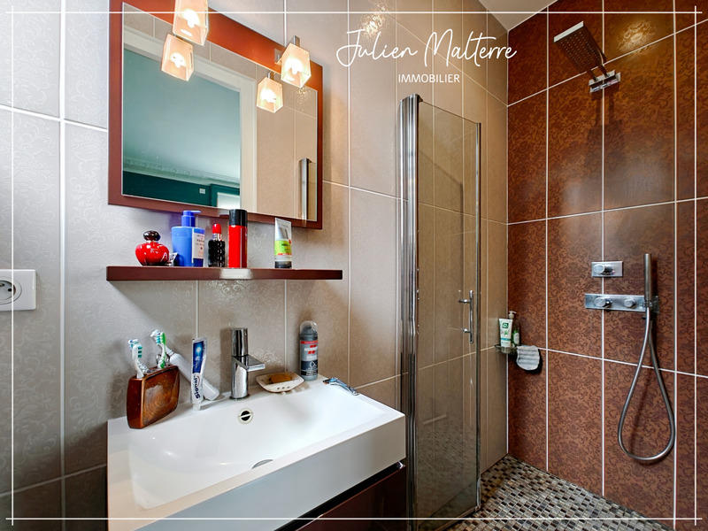 Maison bourgeoise - 211 m² - 8 pièces