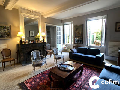 Maison - 272 m² - 10 pièces