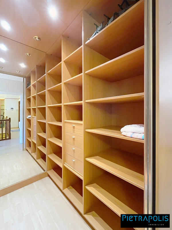 Maison - 245 m² - 10 pièces