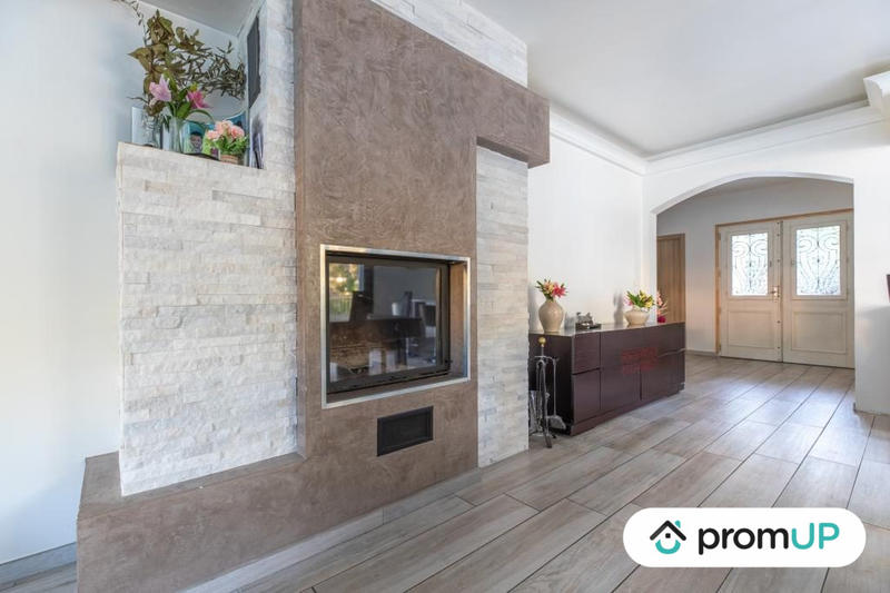 Maison - 240 m² - 7 pièces