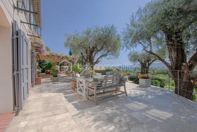 Maison - 292 m² - 7 pièces