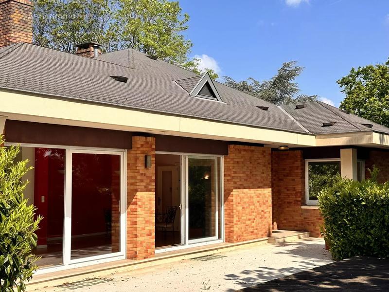 Maison - 240 m² - 6 pièces