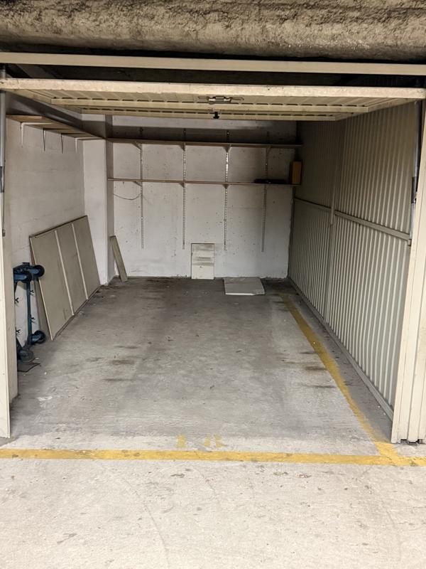 Parking / Garage - 12 m²