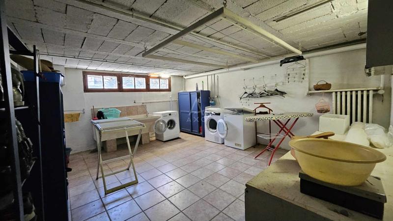 Maison - 255 m² - 8 pièces