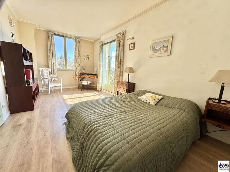 Maison - 280 m² - 10 pièces