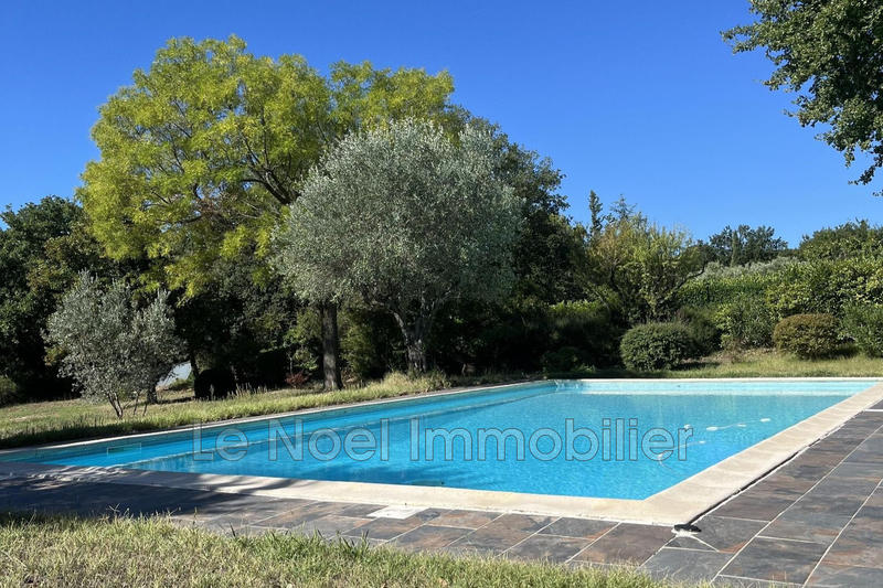 Maison - 200 m² - 1 pièce