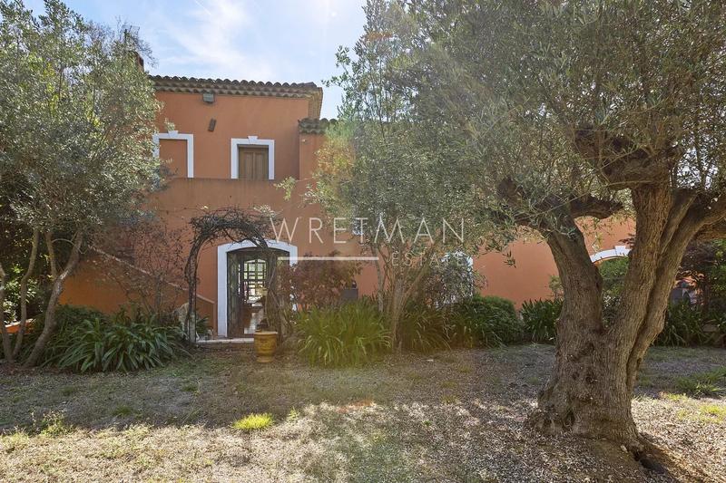 Maison - 472 m² - 10 pièces