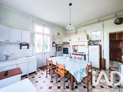 Maison - 256 m² - 9 pièces