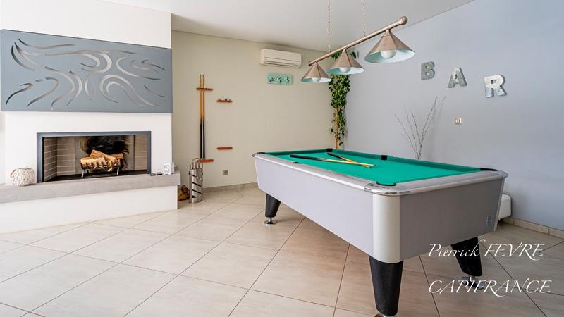 Maison - 237 m² - 8 pièces