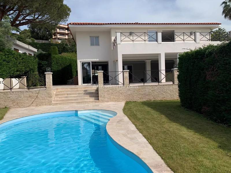 Maison - 320 m² - 7 pièces