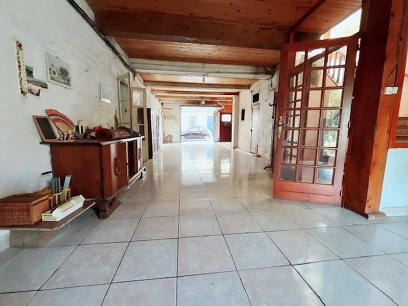 Maison - 230 m² - 6 pièces