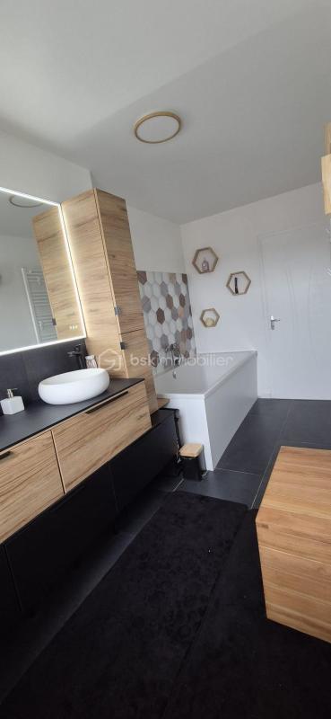 Maison - 90 m² - 5 pièces