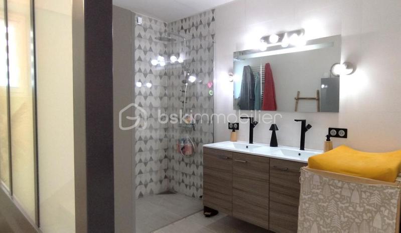 Maison traditionnelle - 137 m² - 5 pièces