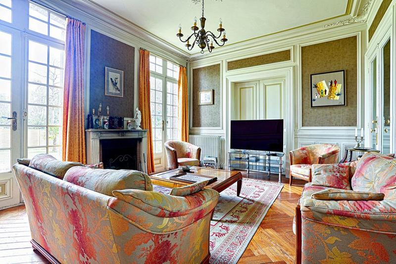 Propriété - 291 m² - 13 pièces