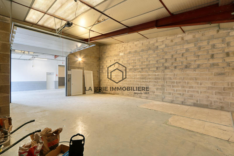 Local d'activité / Entrepôt - 64 m² - 1 pièce