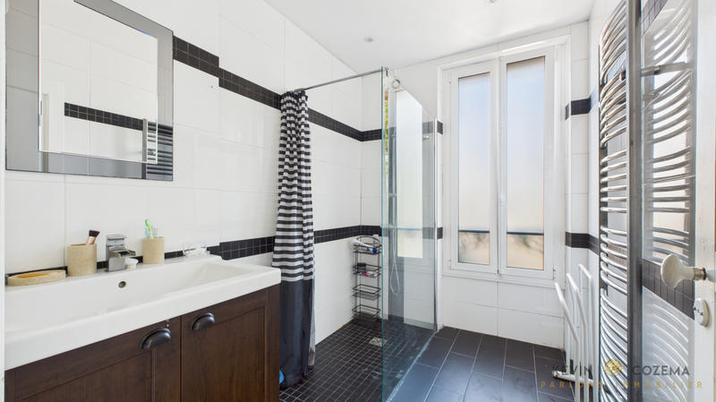 Maison - 212 m² - 10 pièces