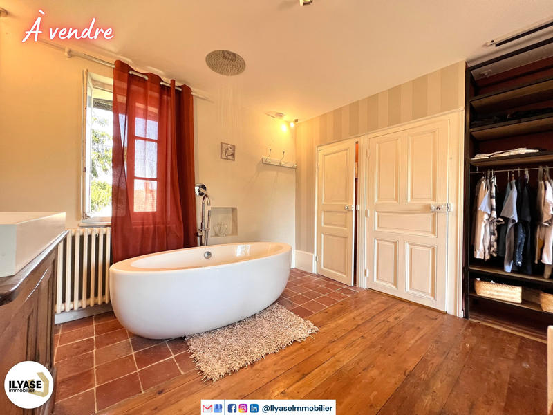 Maison - 356 m² - 11 pièces