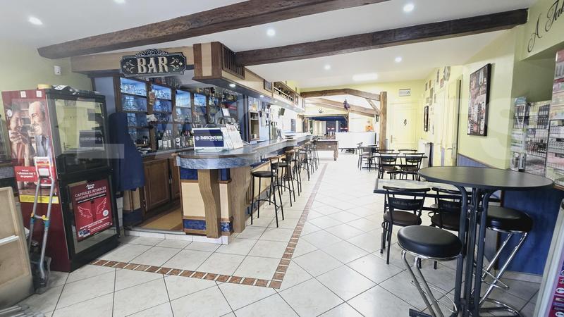 Maison - 400 m² - 5 pièces