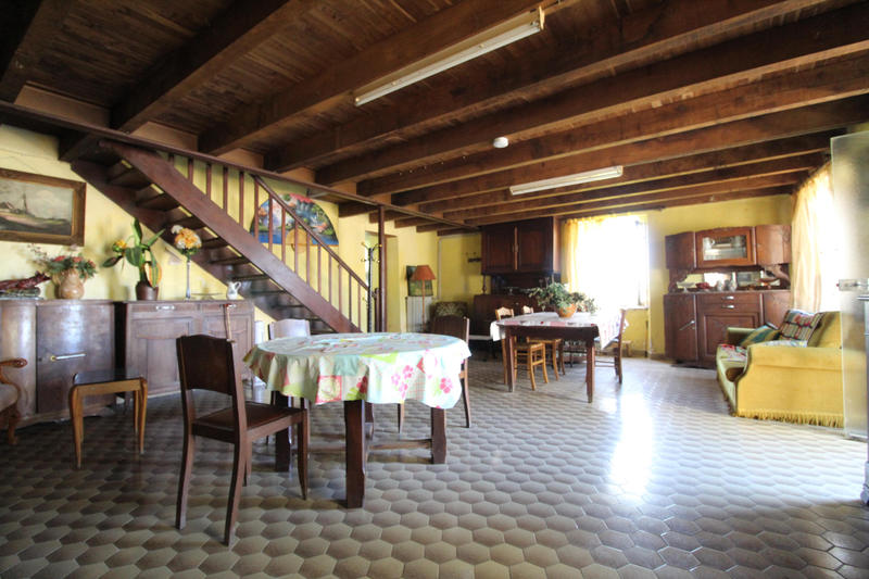 Maison - 235 m² - 8 pièces