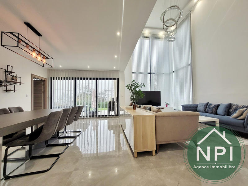 Maison contemporaine - 248 m² - 7 pièces