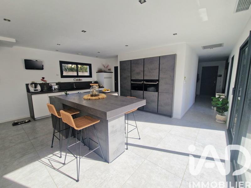 Maison - 230 m² - 9 pièces