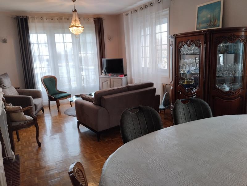 Maison - 142 m² - 8 pièces